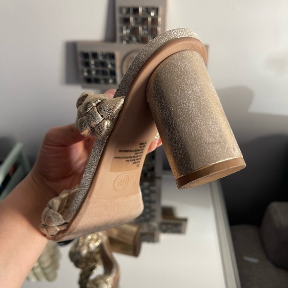 Gold heels for summer - Picture 4 of 7